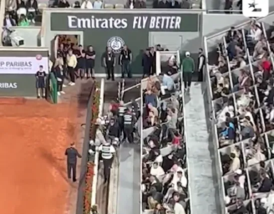 (VIDEO) Alcaraz-Shapovalov drama as photographer dragged out by security at Roland Garros