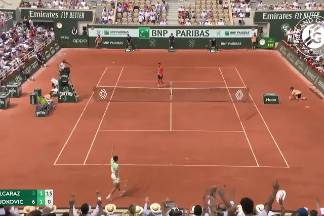 (VIDEO) Alcaraz liefert einen unglaublichen Schlag des Jahres beim Duell mit Djokovic in Roland Garros ab