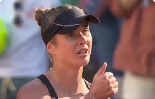 (VIDEO) Unseen video shows Svitolina showing respect as Kasatkina responds after booing from crowd at Roland Garros