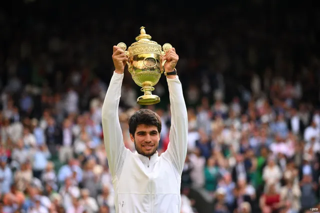 (VIDEO) Blunder for Alcaraz in CNN interview, drops Wimbledon trophy live on air