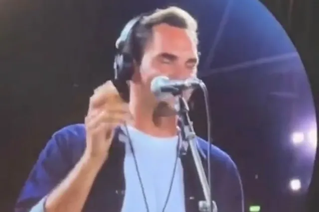 (VIDEO) Roger Federer geniesst weiterhin seinen Ruhestand und singt auf der Bühne mit Coldplay in Zürich