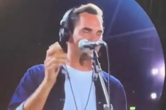 (VIDEO) Roger Federer continues to enjoy retirement, sings on stage with Coldplay in Zurich