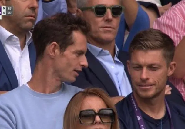 (VIDEO) The last player to beat Novak Djokovic on Centre Court sighted as Andy Murray attends Wimbledon final