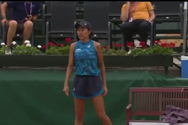 (VIDEO) Shocking scenes in Budapest as Zhang Shuai gets robbed of mark, complains to no avail and retires with panic attack as opponent celebrates