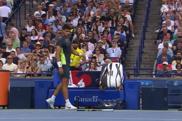 (VIDEO) Alcaraz's Hand Injury Outburst After First Set Loss to Djokovic