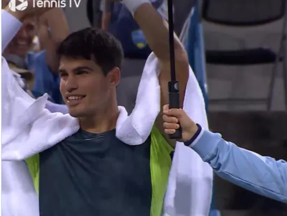 Alcaraz revanchiert sich mit einem Sieg über Paul in einem spannenden Match und zieht ins Viertelfinale der Cincinnati Open ein.