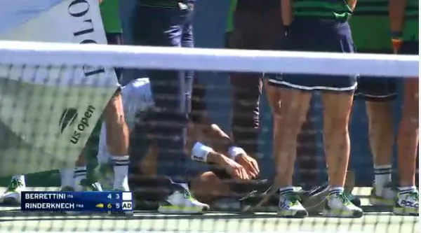 (VÍDEO) Berrettini sigue con su mala racha de lesiones y se retira del partido contra Rinderknech en el US Open