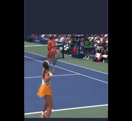 (VÍDEO) ¡Accidente en dobles!: Azarenka golpea a su compañera Beatriz Haddad Maia en el US Open