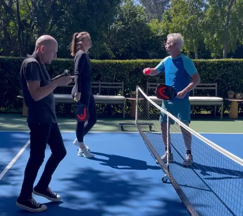 "Meine erste Pickleball-Stunde": Maria Sharapova trainiert mit John McEnroe vor dem Pickleball-Duell mit Steffi Graf und Andre Agassi