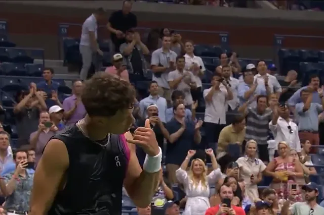(VIDEO) "Coldblooded": Shelton reacts with phone gesture after US Open quarter-final win