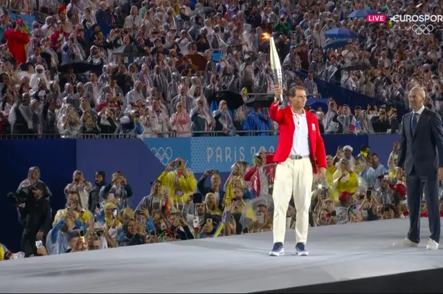 El increíble momento de Rafa Nadal portando la antorcha olímpica en París que le convierte en aún más leyenda del deporte