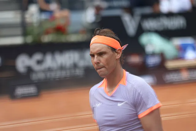 El hijo de Rafa Nadal observa atentamente el partido de su padre en Bastad