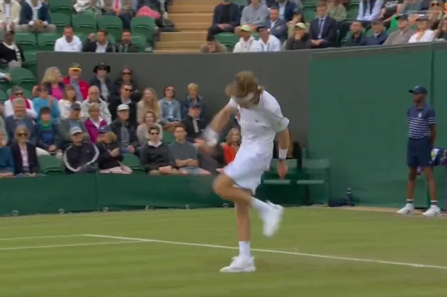 (VIDEO) Andrey Rublev loses his mind again, violently smashes racquet off his knee in Wimbledon clash