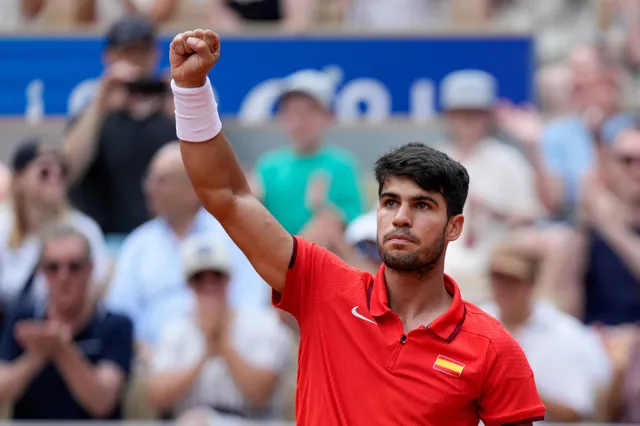 La lesión de Tomas Machac le da a Carlos Alcaraz y a España la primera victoria en la Copa Davis 2024