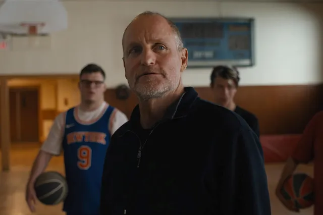 Ontroerend drama met Woody Harrelson vanaf vandaag nieuw op Netflix: "Hartverwarmend!"