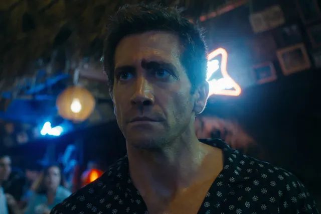 Jake Gyllenhaal en Conor McGregor breken de tent af in de nieuwe actiefilm 'Road House'