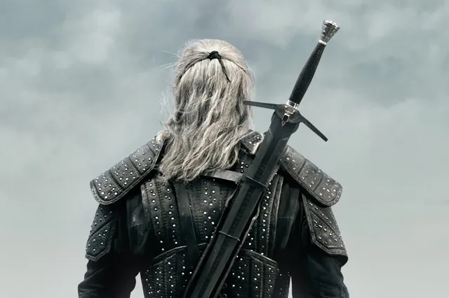 Setfoto's gelekt van 'The Witcher' met Liam Hemsworth als Geralt of Rivia