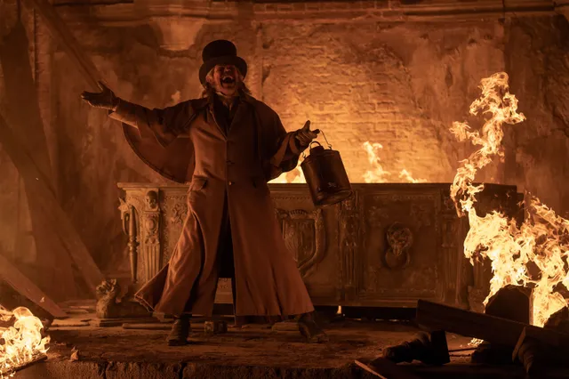 Bill Skarsgård is een angstaanjagende Dracula in de eerste officiële trailer van 'Nosferatu'