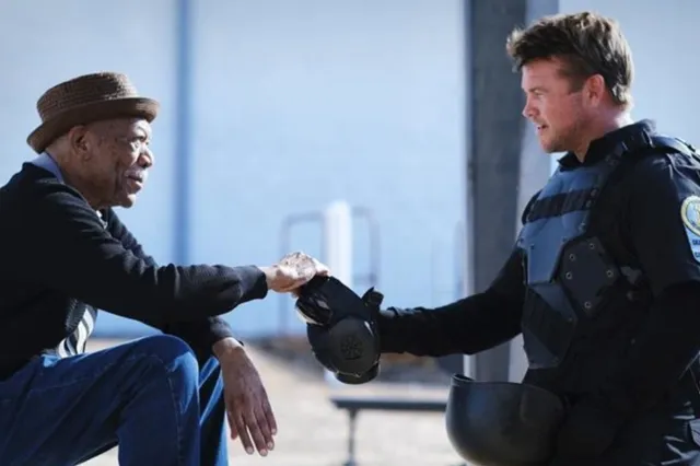 Warner Bros. deelt eerste trailer van 'Gunner' met Morgan Freeman en Luke Hemsworth