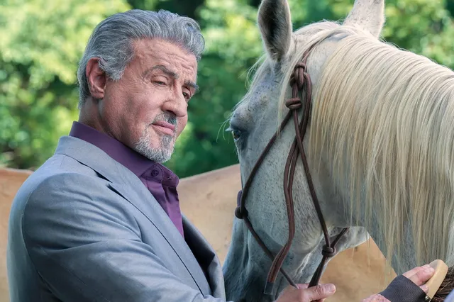 SkyShowtime deelt officiële trailer van tweede seizoen 'Tulsa King' met Sylvester Stallone