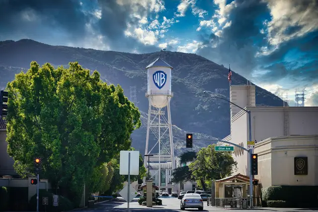 2048px-Warner_Bros_Burbank_(51080102911)