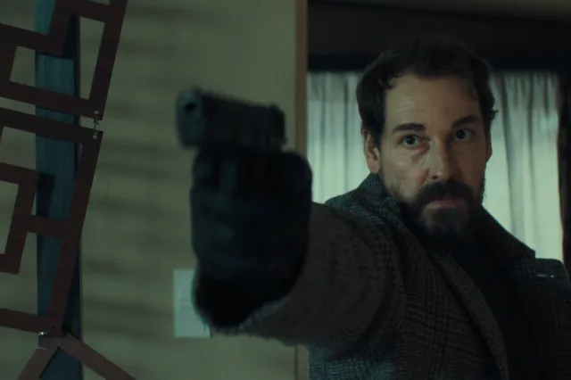 Unfamiliar_n_S1_E5_00_04_55_22