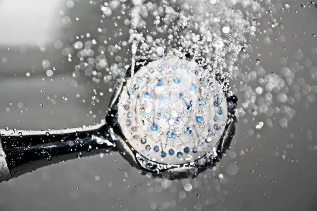 Je douche is een grote slokop van je waterrekening: Bespaar gigantische veel water en geld met deze simpele tips