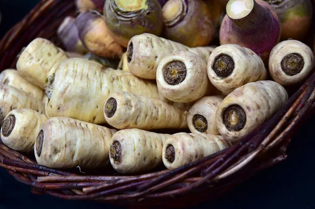 Recept om je vingers van af te likken: (Her)ontdek de heerlijke en vergeten groente, pastinaak!