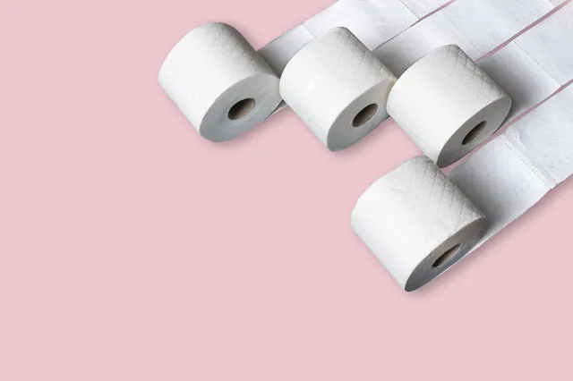 Hier heb je nog nooit aan gedacht: Een simpele truc die je meters toiletpapier bespaard!