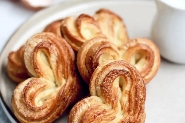 Slechts 2 ingrediënten nodig: Maak indruk op je gasten met zelfgemaakte krokante palmier Koekjes!