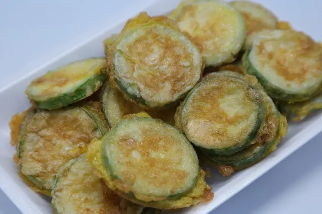 Simpel recept om een nieuwe keuken te ontdekken: De heerlijkheid van Koreaanse courgette pannenkoeken, of Hobak Jeon