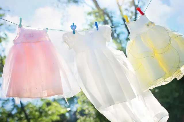 Zonnige dagen, ideaal om je was buiten te drogen: Deze kleding hang je echter best niet buiten