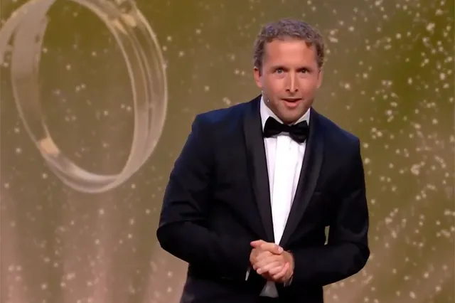 Peter Pannekoek doet 'roast' van Johan Derksen tijdens Televizier-Ring Gala 2024