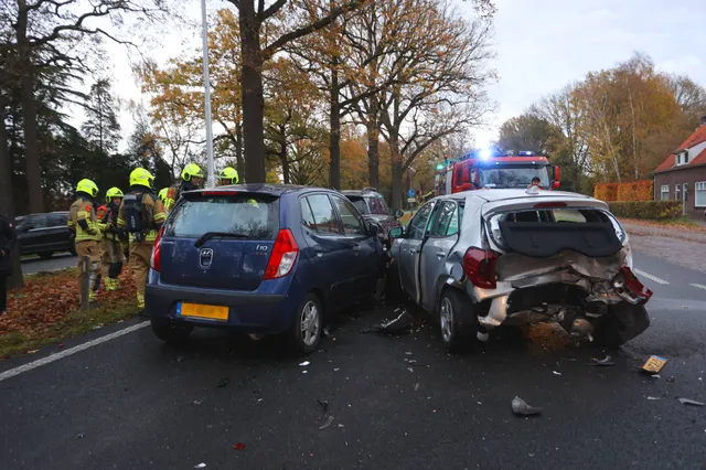 Drie auto’s klappen op elkaar op N65