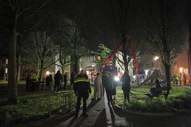 Twaalf woningen ontruimd na brand met explosief materiaal in Waalwijk, twee mannen aangehouden