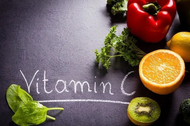 Nee, van Vitamine C gaat je verkoudheid niet over