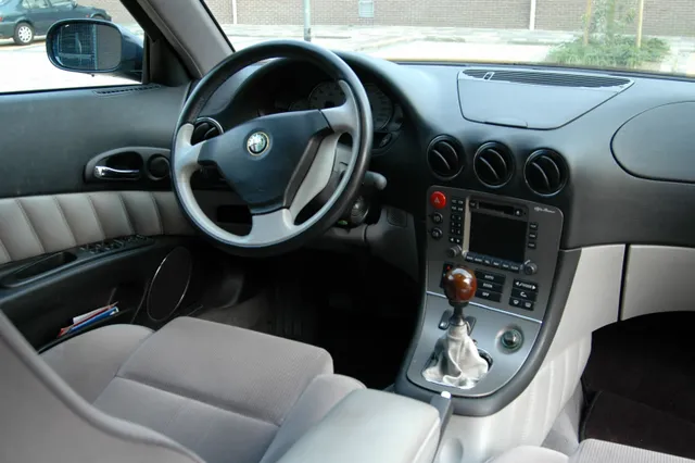 Komt er muffe lucht uit de airco van je auto? Tijd om in te grijpen