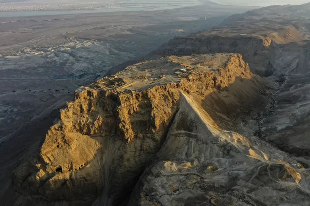 De belegering van woestijnfort Masada: De Romeinen bouwden helling van 114 meter hoog
