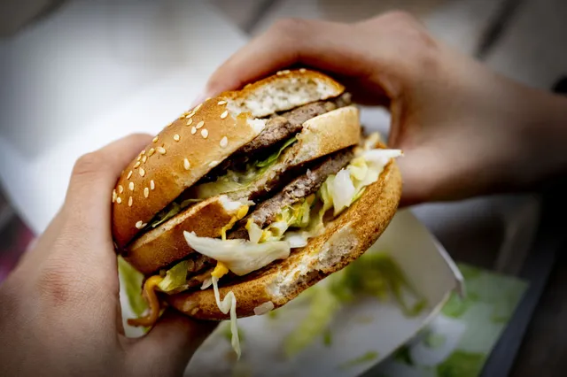 Fitte Amerikaan verbreekt wereldrecord Big Mac's eten: 33.000 hamburgers in vijftig jaar