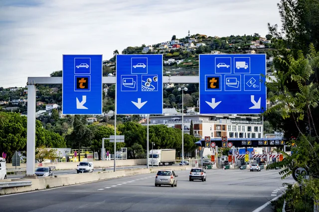 Nieuwe verkeersregels in vakantielanden: 'Wiebertjes', milieustickers, radarverklikkers en fietshelmen