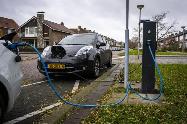 Wat is beter voor het klimaat: je oude auto afrijden of een nieuwe elektrische kopen?