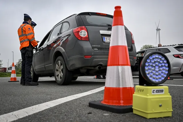 Dit is waarom je van omgevallen rood-witte pylonen af moet blijven in Duitsland