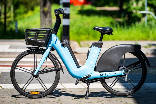 'Spontaan' ontploffende accu van e-bike zorgt voor heftige brand: “Stal hem niet in de woonkamer”