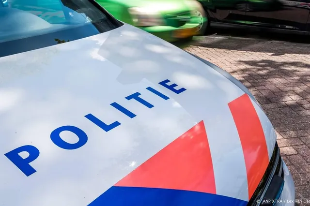 Auto met moeder en 3 kinderen te water in Amsterdam, moeder vermist