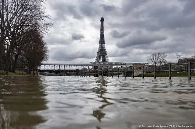 Hoge stand Seine dreigt delen Parijs onder water te zetten