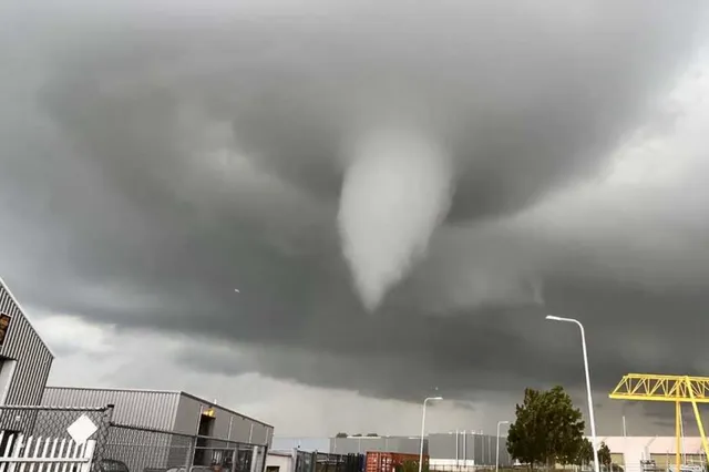 Veel huizen onbewoonbaar door windhoos Zierikzee