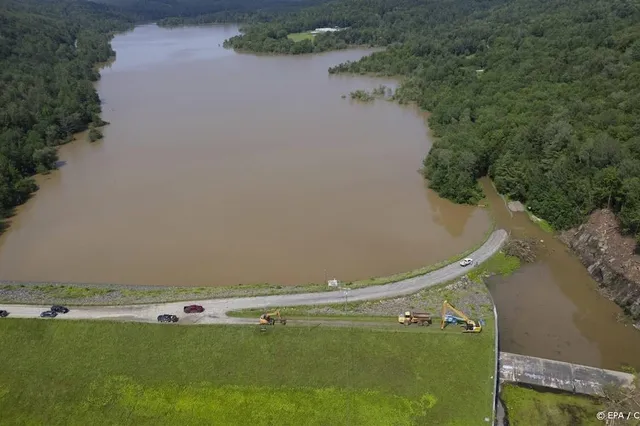 Klimaat: stuwdam dreigt te barsten door overstromingen in noordoosten VS