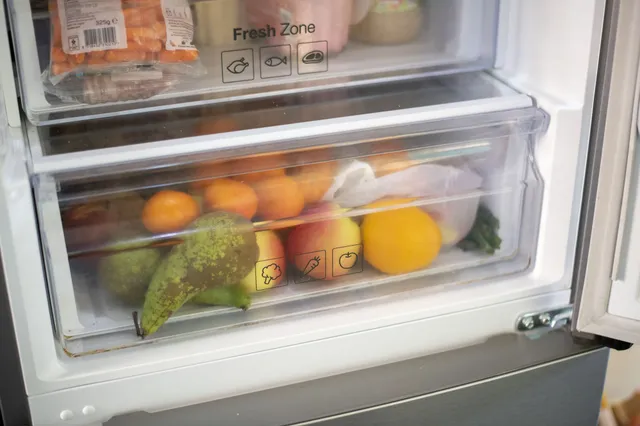 Moet je warm eten eerst laten afkoelen voor je het in de koelkast zet?