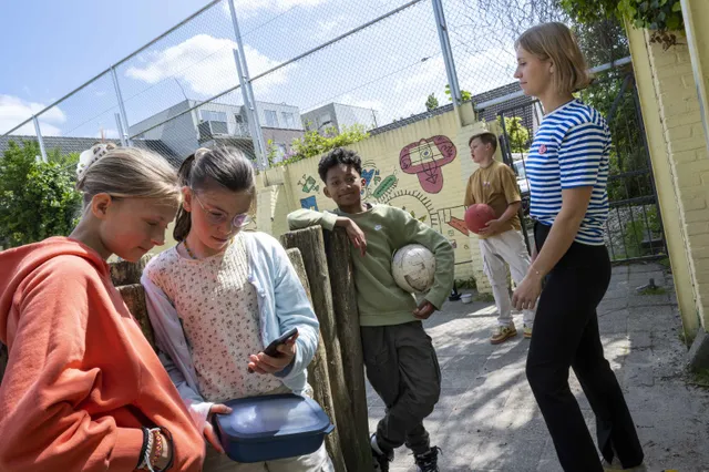 Ierland enthousiast over nieuw experiment: Hele gemeenschap kiest voor smartphone-vrij kinderleven