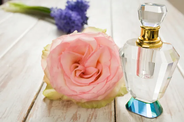 Geniale truc om je parfum langer lekker te laten ruiken